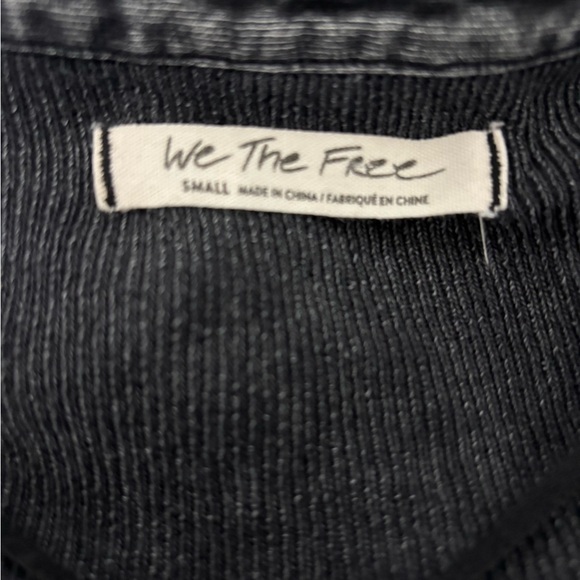 We The Free dark gray,washed ruffle details on the sleeves v neckline size small - Picture 4 of 4
